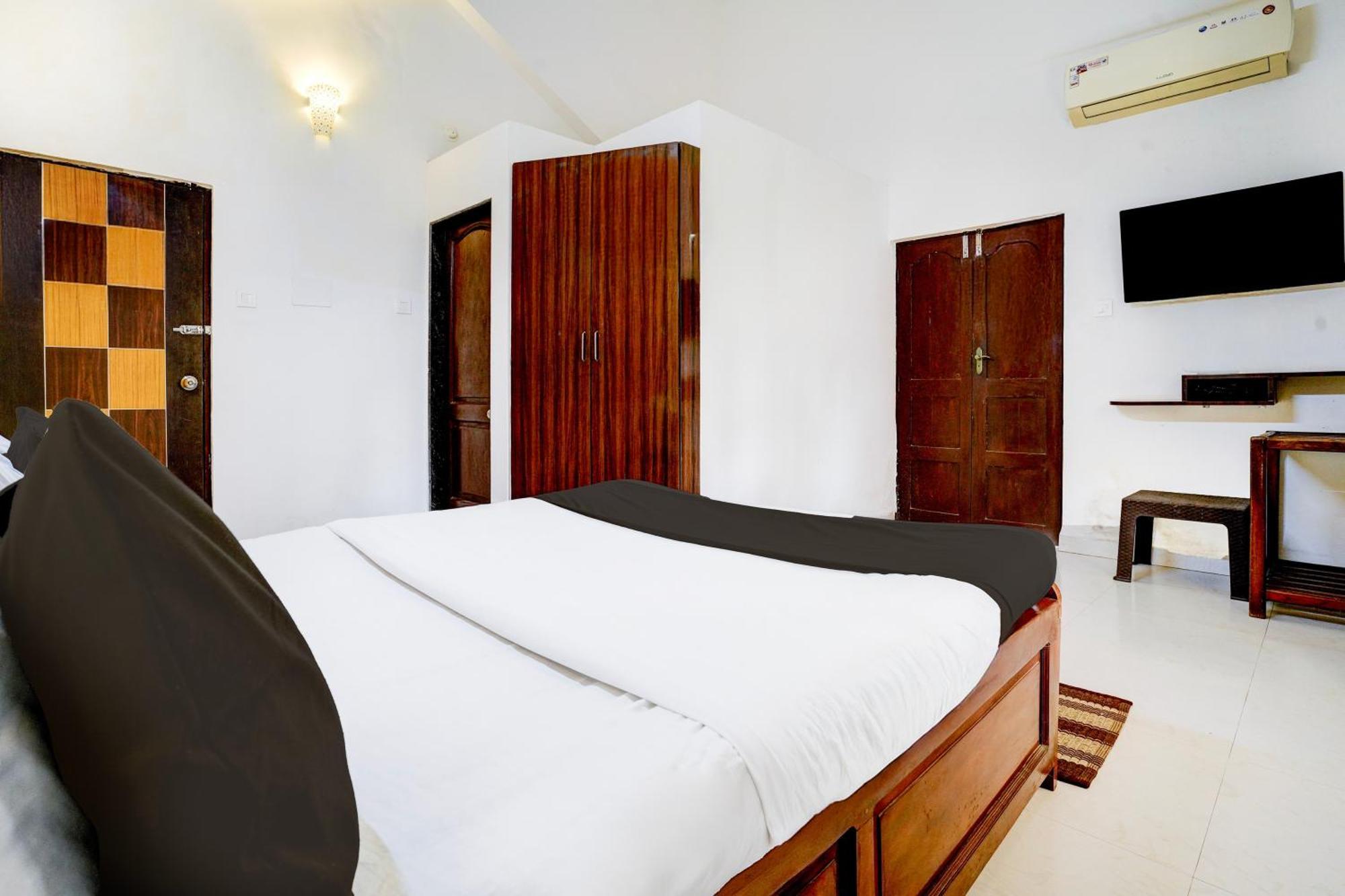 Oyo Flagship Triple Beach Guest House Benaulim Bagian luar foto