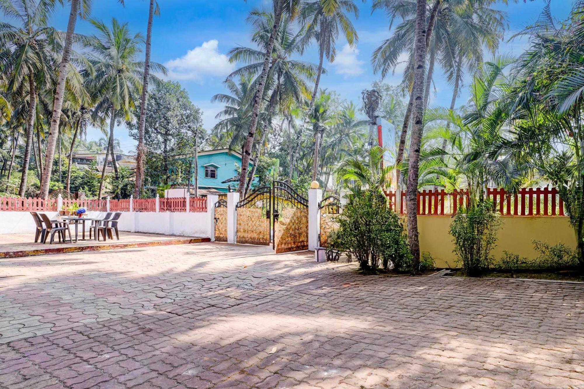 Oyo Flagship Triple Beach Guest House Benaulim Bagian luar foto