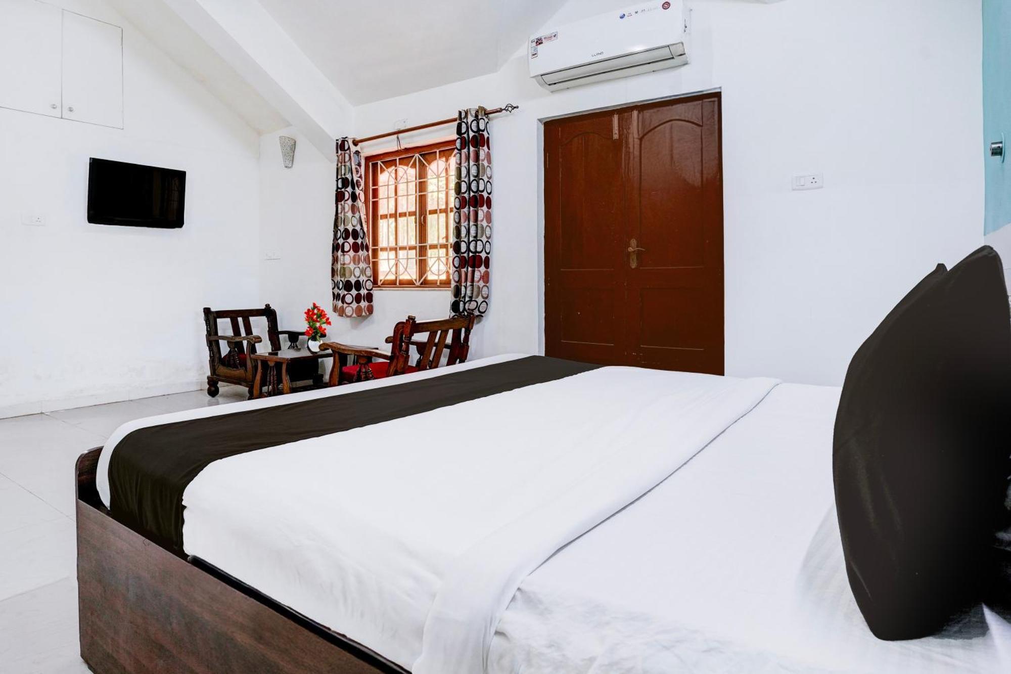 Oyo Flagship Triple Beach Guest House Benaulim Bagian luar foto