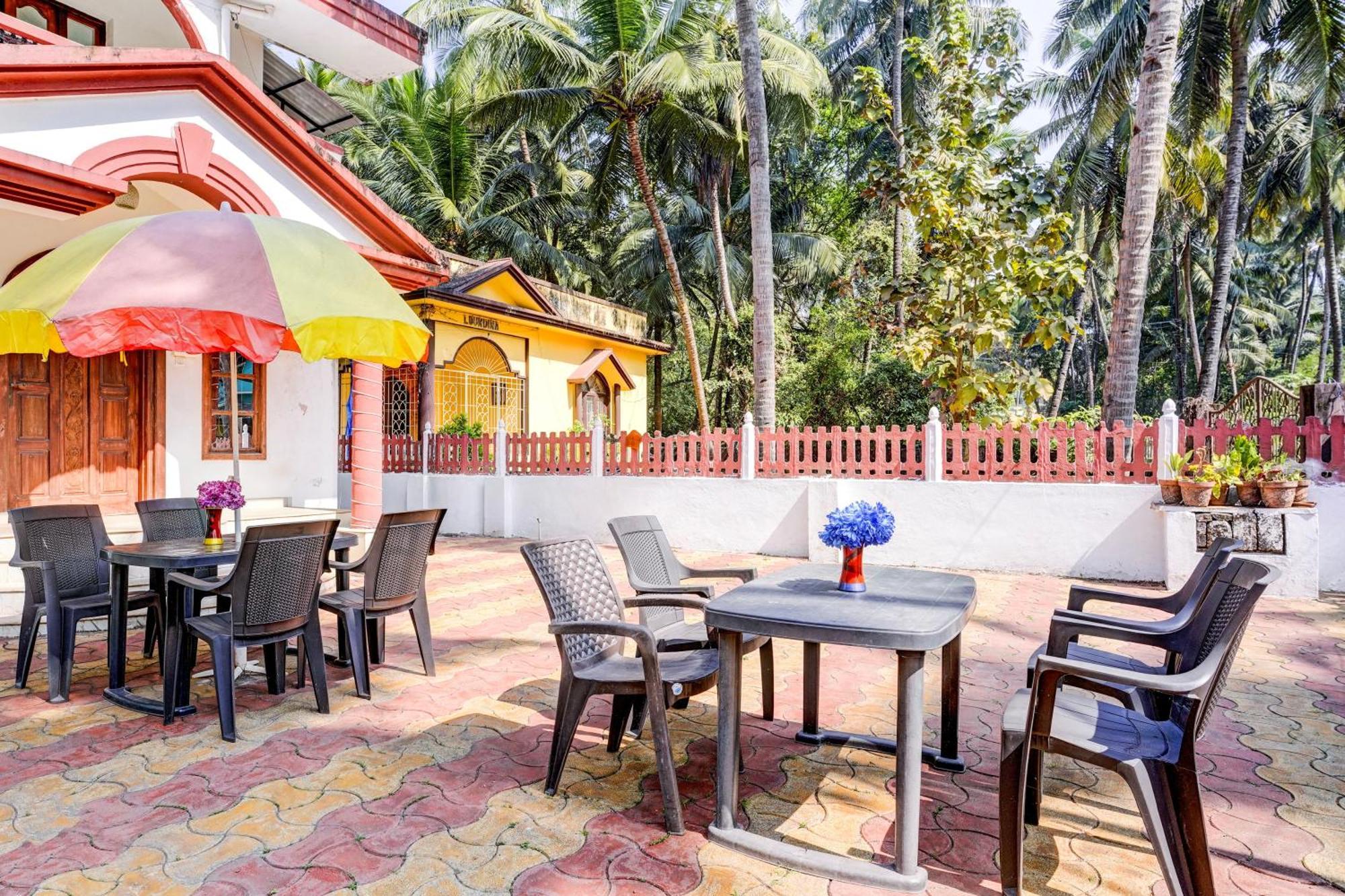 Oyo Flagship Triple Beach Guest House Benaulim Bagian luar foto