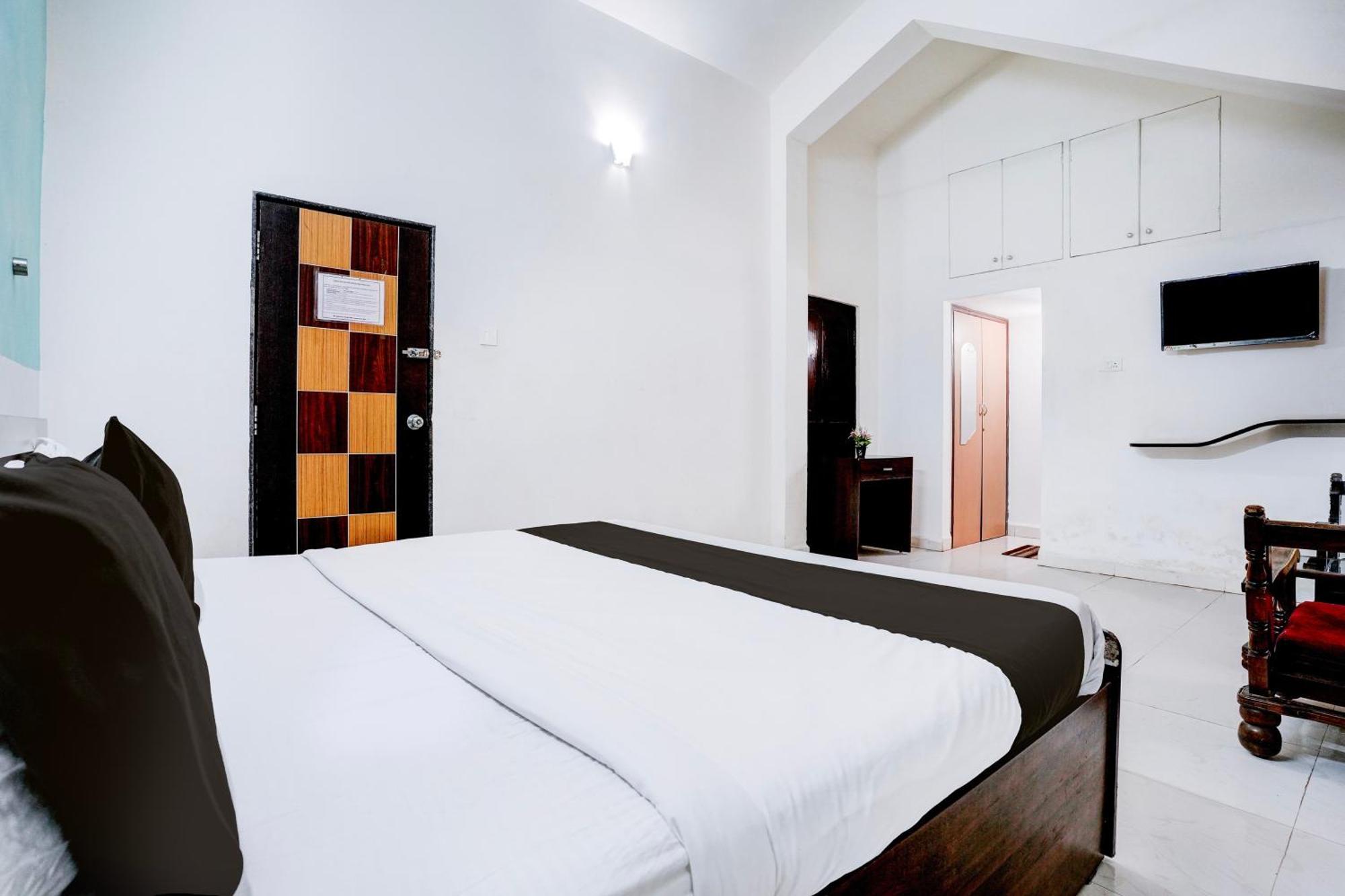 Oyo Flagship Triple Beach Guest House Benaulim Bagian luar foto