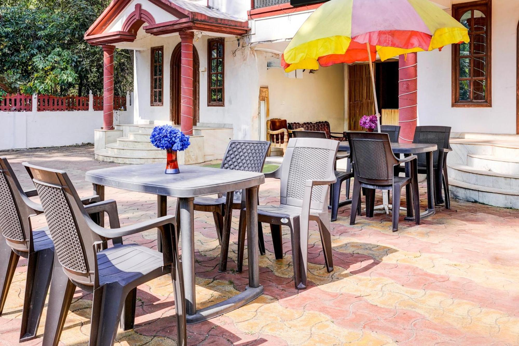 Oyo Flagship Triple Beach Guest House Benaulim Bagian luar foto